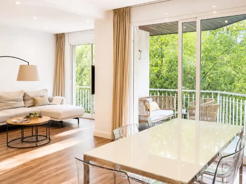 Piso con ascensor en venta en corcega 272