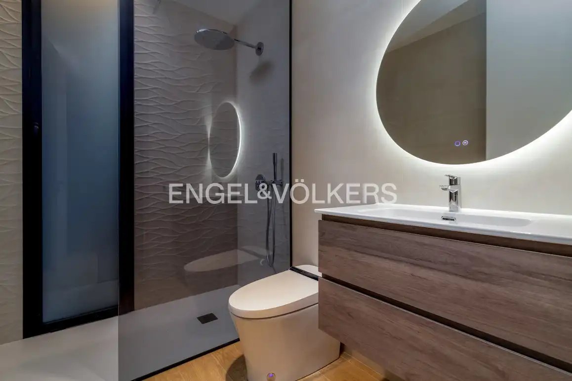 Bathroom of Houses for sale in L'Alfàs del Pi  with Air Conditioner, Private garden and Swimming Pool