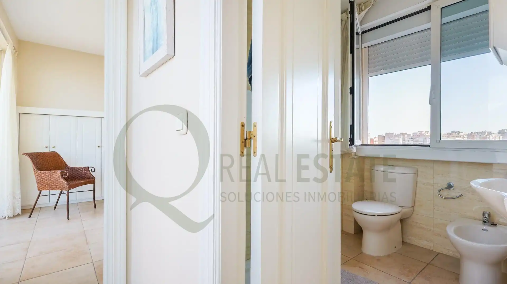 Badezimmer von Dachboden zur Miete in Alicante / Alacant mit Klimaanlage, Privatgarten und Terrasse