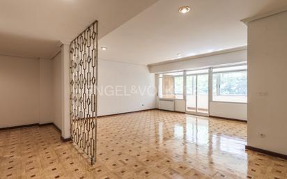 Living room of Apartment for sale in  Madrid Capital  with Terrace and Balcony