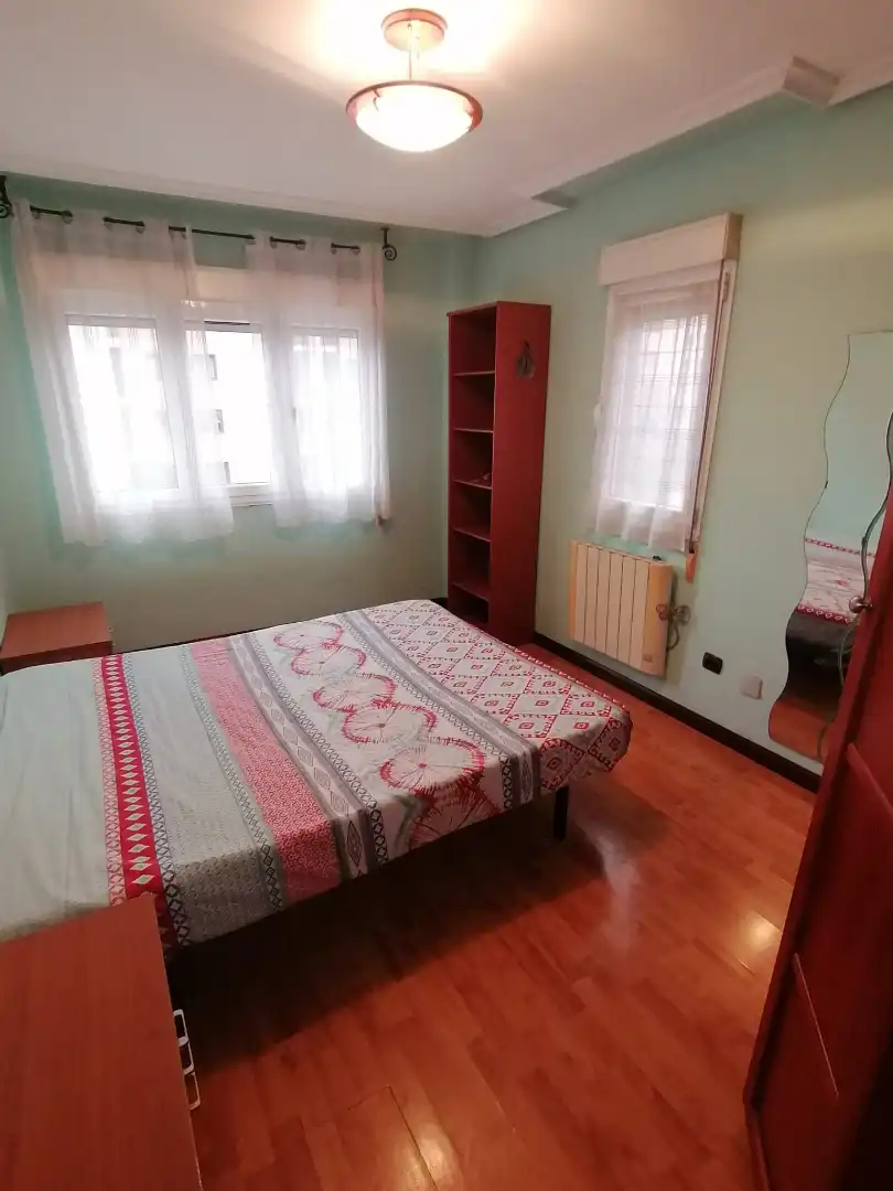 Habitación de Piso en venta en Gijón  con Calefacción, Terraza y Trastero