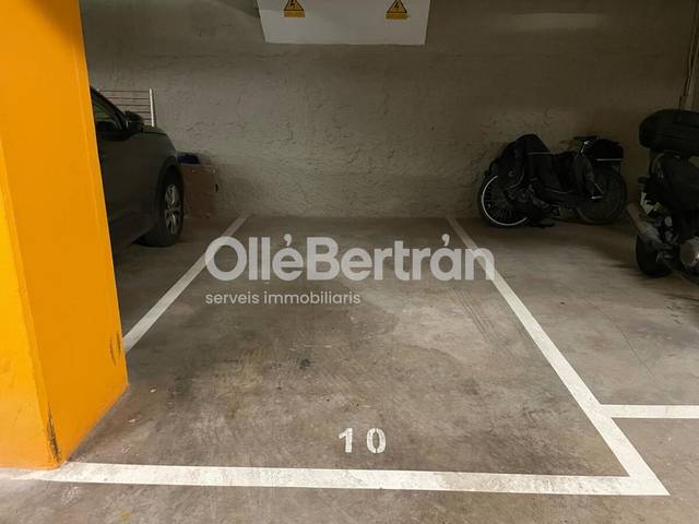 Garaje en Alquiler en de la Indústria en El Camp de l'Arpa del Clot