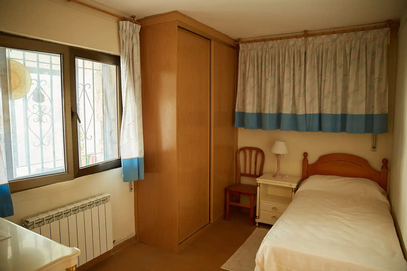 Bedroom of Houses for sale in Miraflores de la Sierra  with Air Conditioner, Heating and Private garden