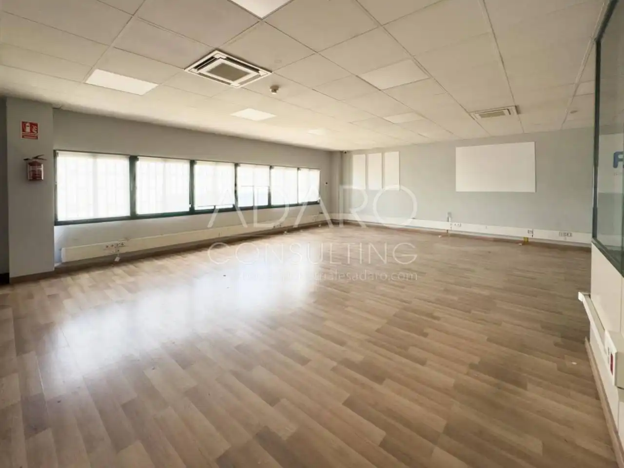 Nave industrial en venta en Meco con Alarma