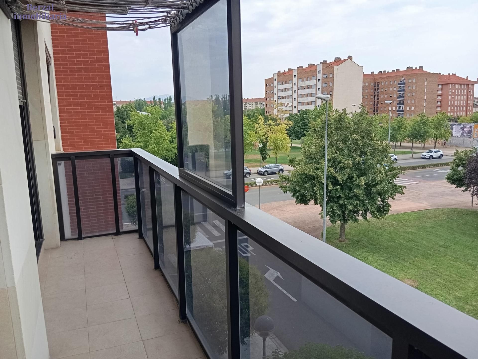 Terrassa de Pis en venda en  Logroño amb Calefacció, Jardí privat i Terrassa