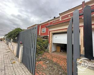 Vista exterior de Casa adosada en venda en Ocaña amb Balcó