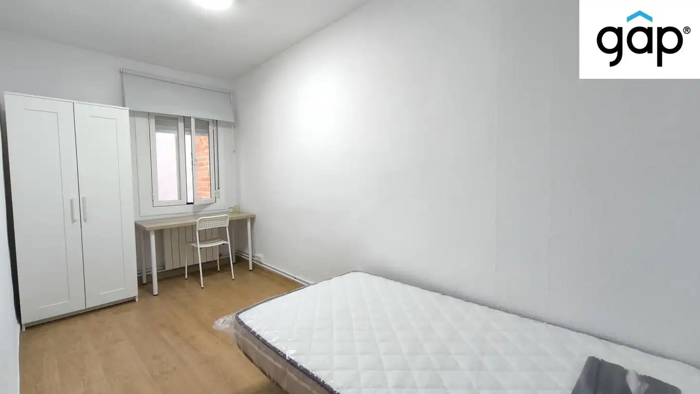 Habitación de Piso para compartir en Cuenca con Calefacción, Terraza y Amueblado