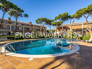 Maison mitoyenne avec piscine à vendre à Gavà Mar