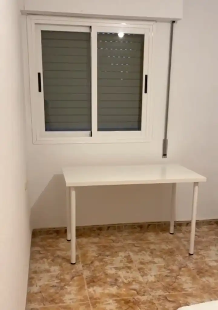 Piso con ascensor en alquiler en Calle Poeta Manuel de Góngora 10, imagen 3