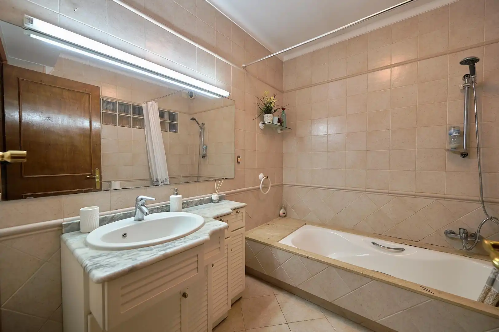 Badezimmer von Einfamilien-Reihenhaus zum Verkauf in Sentmenat