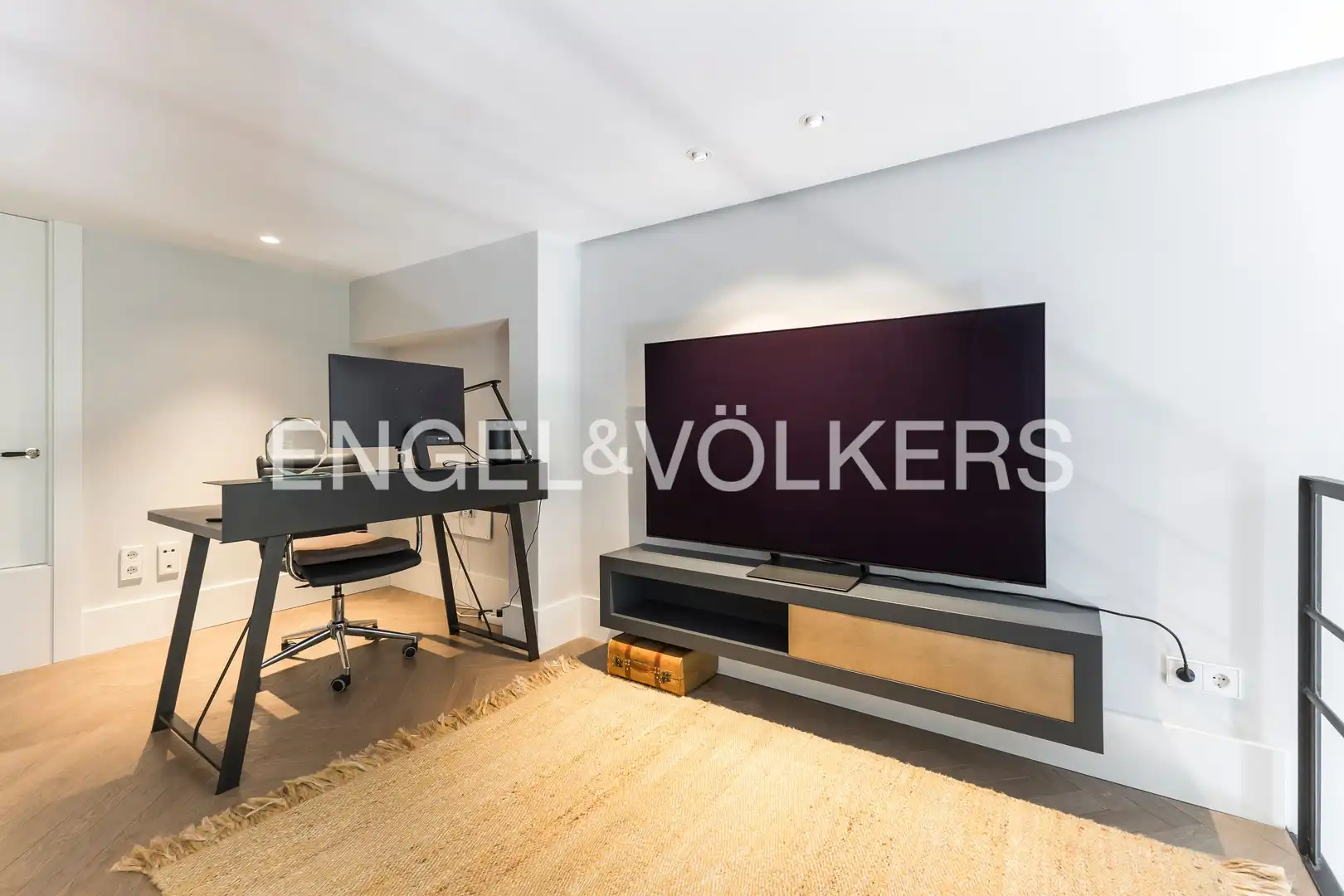 Flat for sale in Madrid  with Air Conditioner, Heating and Storage room