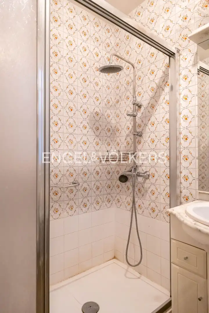 Bathroom of Flat for sale in Madrid  with Heating, Terrace and Balcony