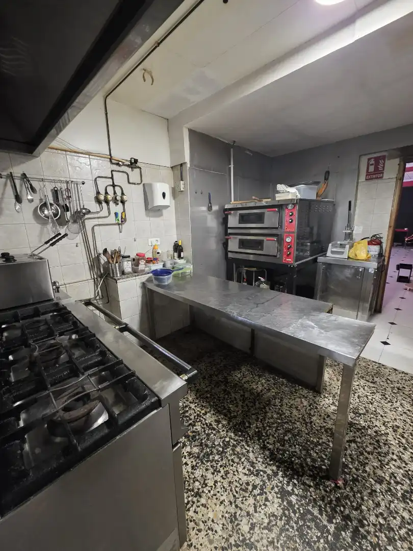 Cuina de Local de lloguer en Narón amb Moblat