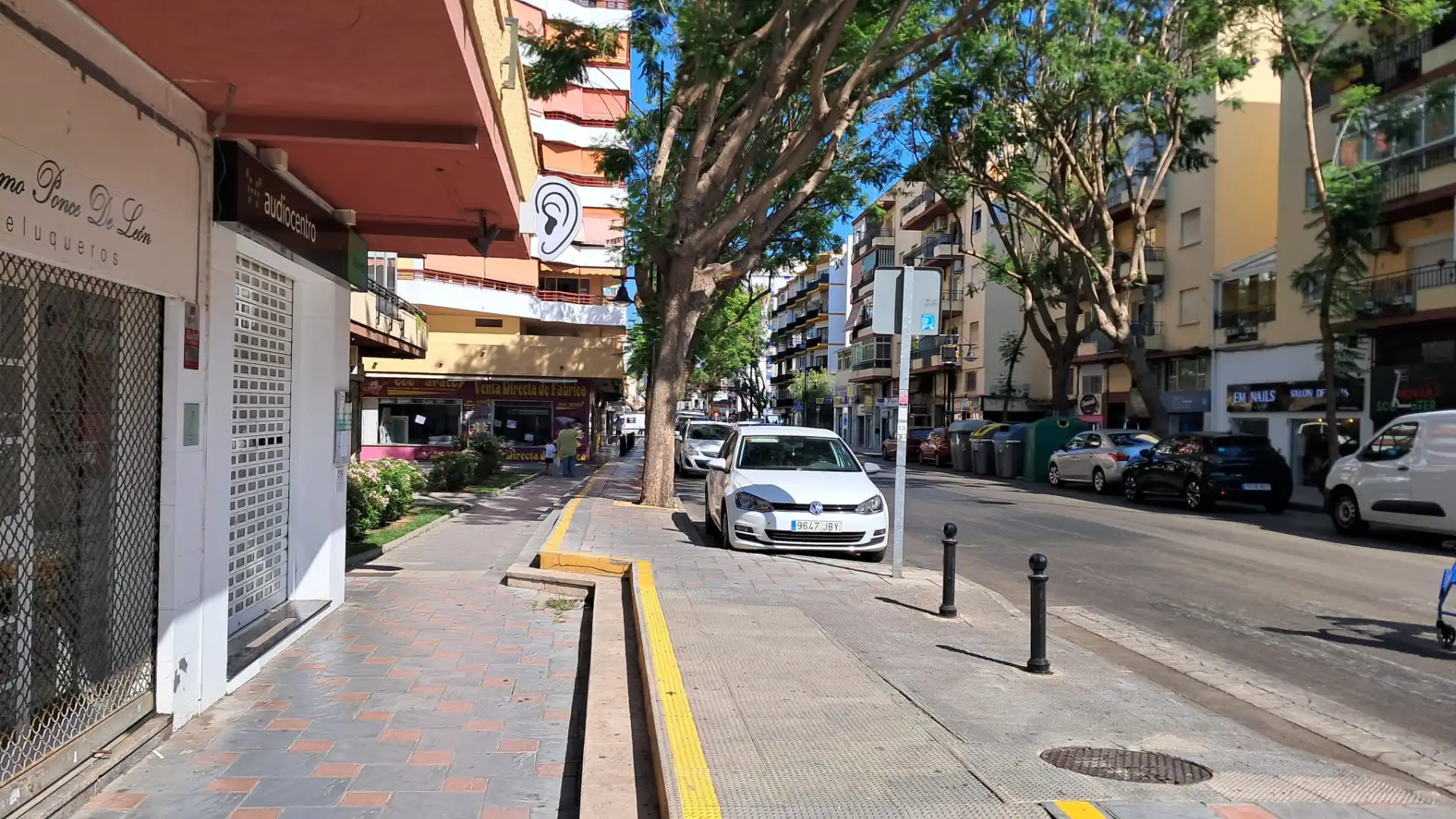 Exterior view of Commercial properties for sale in Fuengirola  with Air Conditioner and Alarm