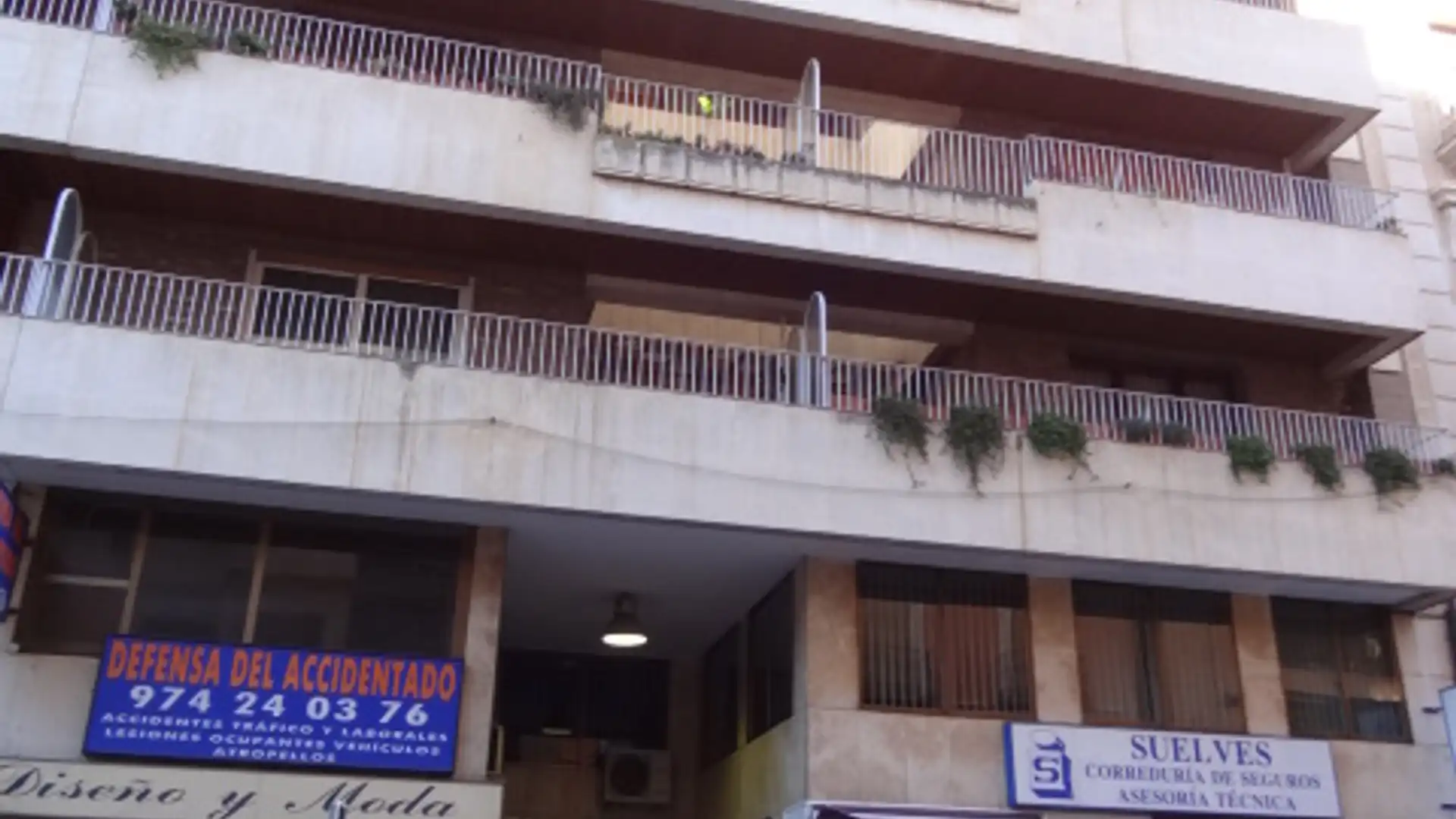 Vista exterior de Local en venta en  Huesca Capital