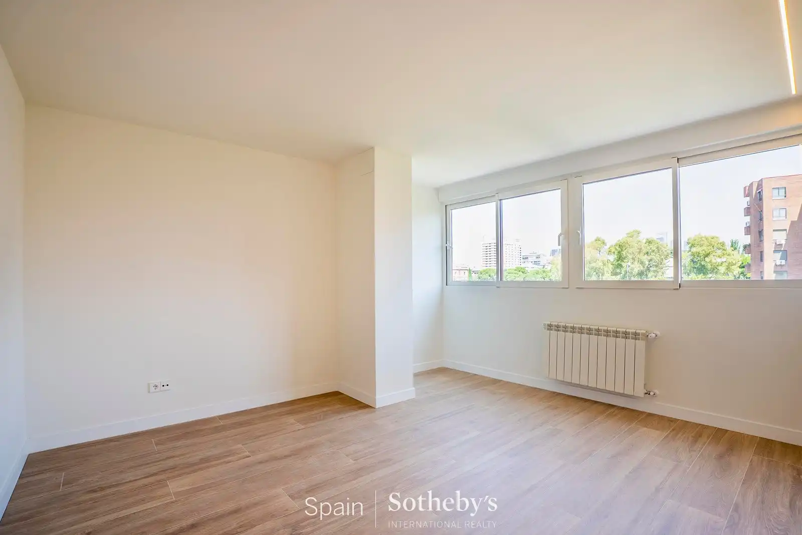 Apartamento con piscina en alquiler en Calle de la Infanta María Teresa, imagen 11