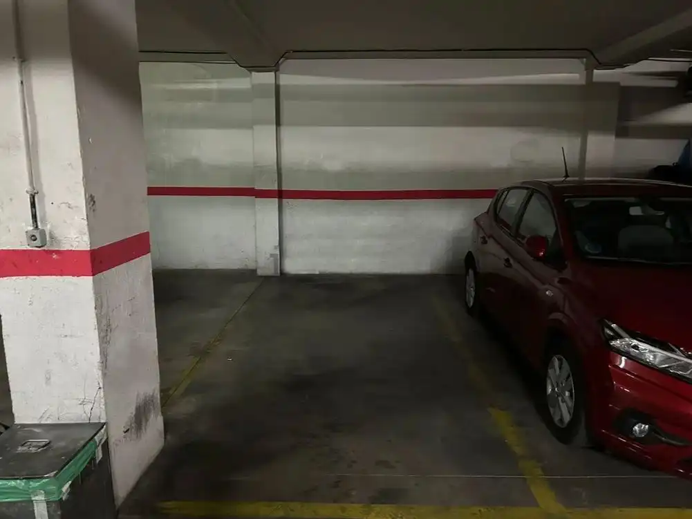 Parking of Garage for rent in Sevilla