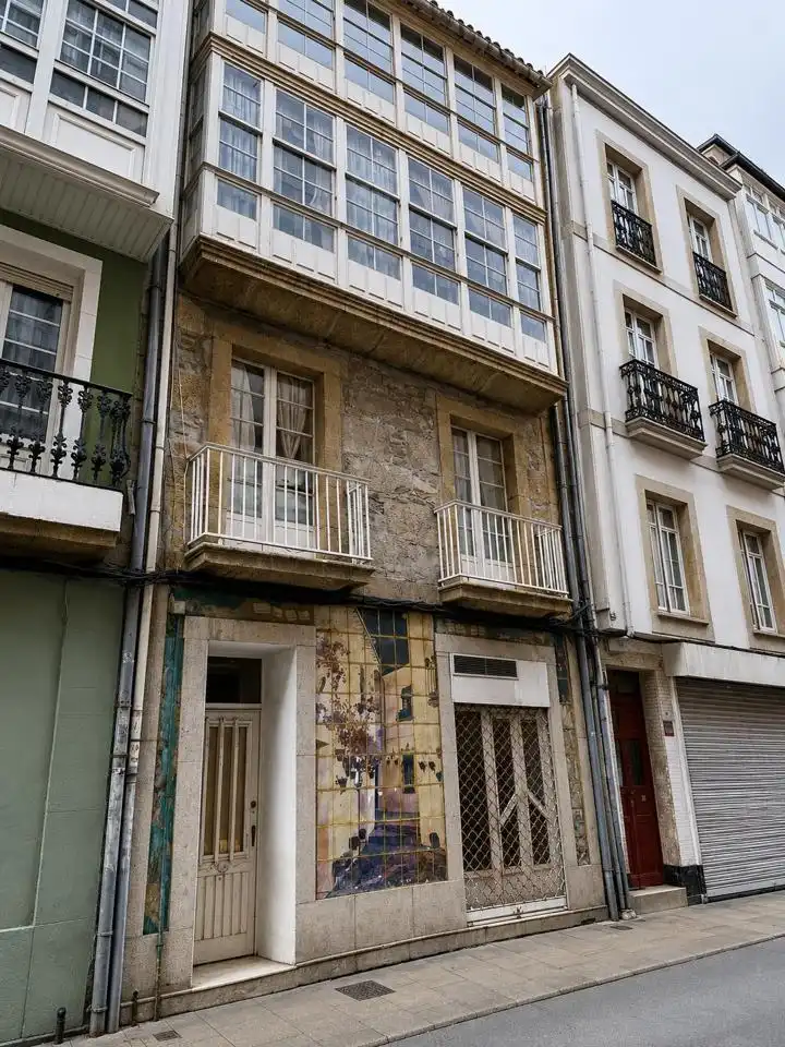 Vista exterior de Edificio en venta en A Coruña Capital 