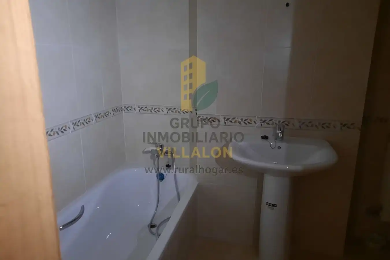 Baño de Piso en venta en León Capital  con Calefacción y Terraza