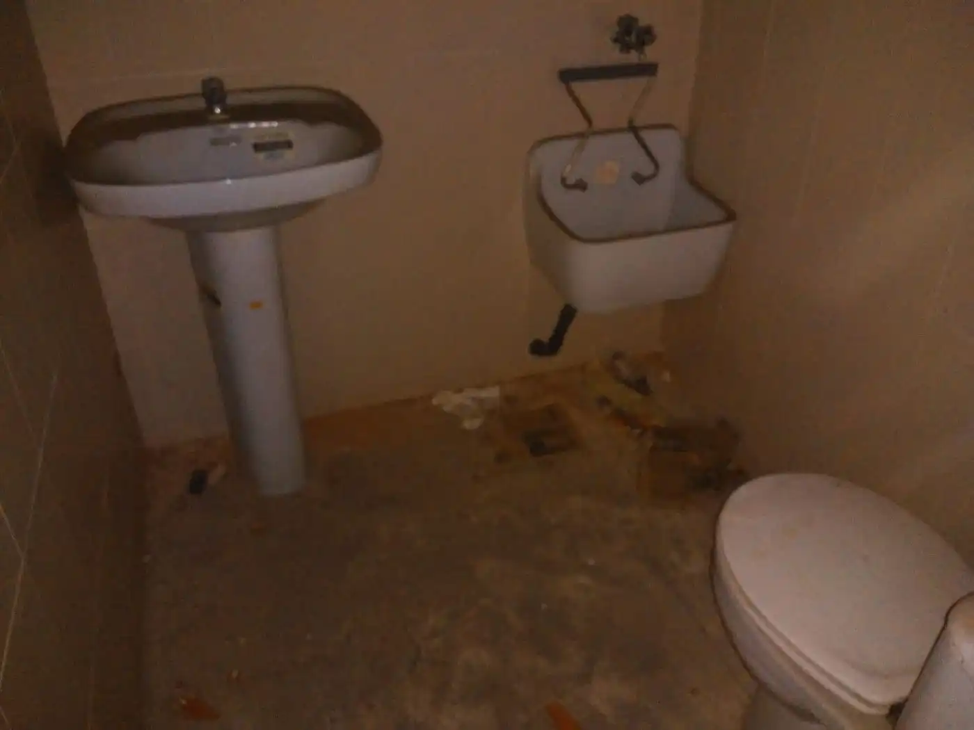 Bathroom of Commercial properties for rent in Badalona