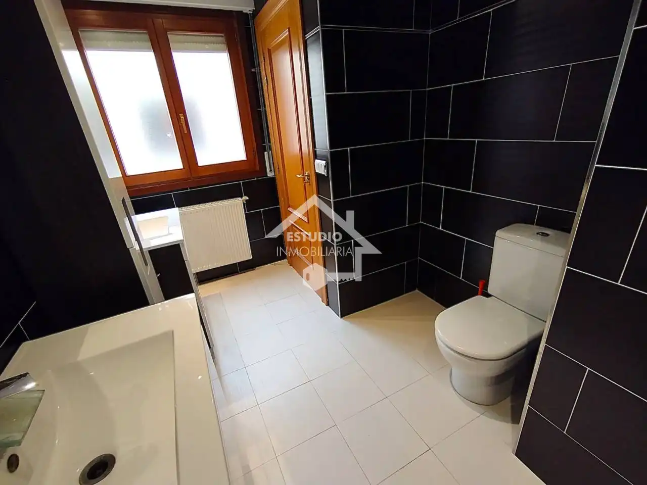 Baño de Dúplex en venta en Viana con Calefacción y Balcón