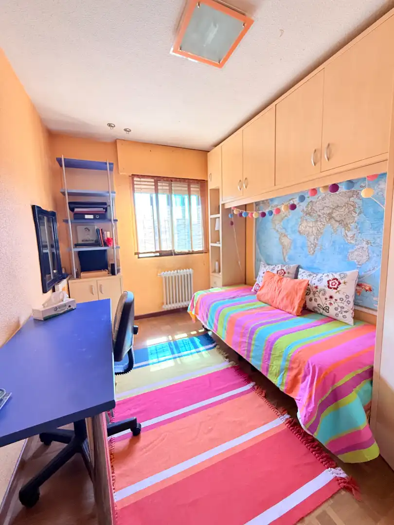 Habitación de Casa adosada en venta en San Sebastián de los Reyes con Aire acondicionado, Calefacción y Jardín privado