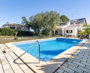 Piscina de Casa o xalet en venda en La Pobla de Vallbona amb Calefacció, Jardí privat i Terrassa