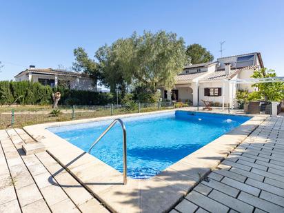 Piscina de Casa o xalet en venda en La Pobla de Vallbona amb Calefacció, Jardí privat i Terrassa