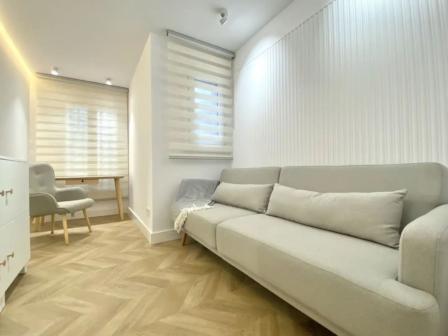 Living room of Flat for sale in Estepona  with Air Conditioner, Terrace and Storage room