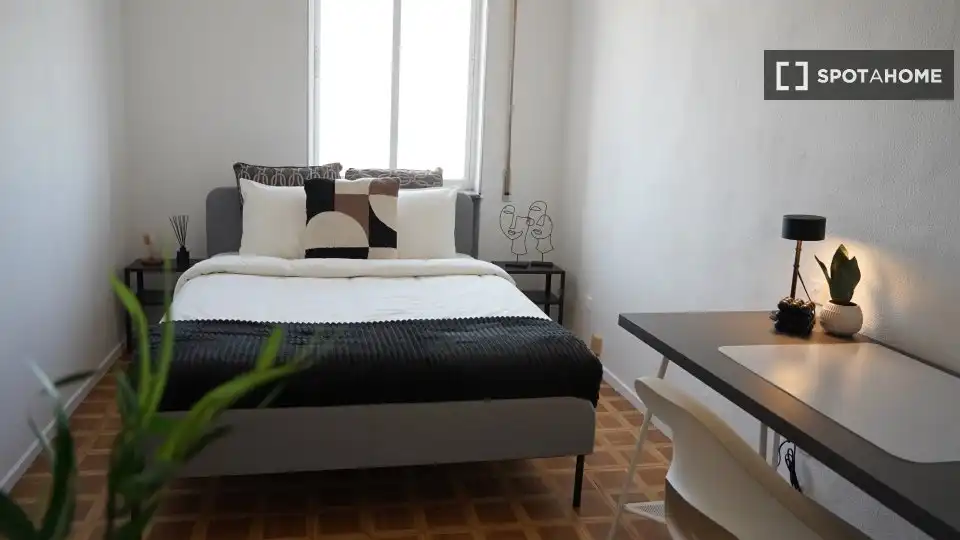 Bedroom of Flat for rent in Madrid  with Air Conditioner, Heating and Furnished