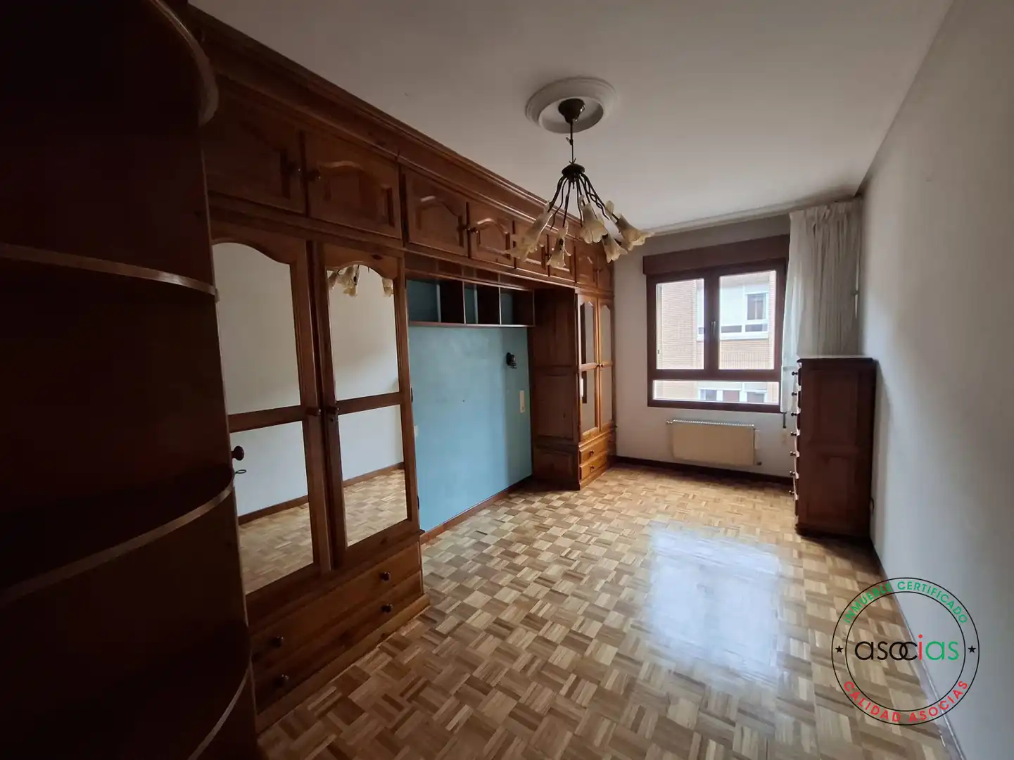 Schlafzimmer von Wohnung zur Miete in Gijón  mit Heizung, Parkett und Möbliert