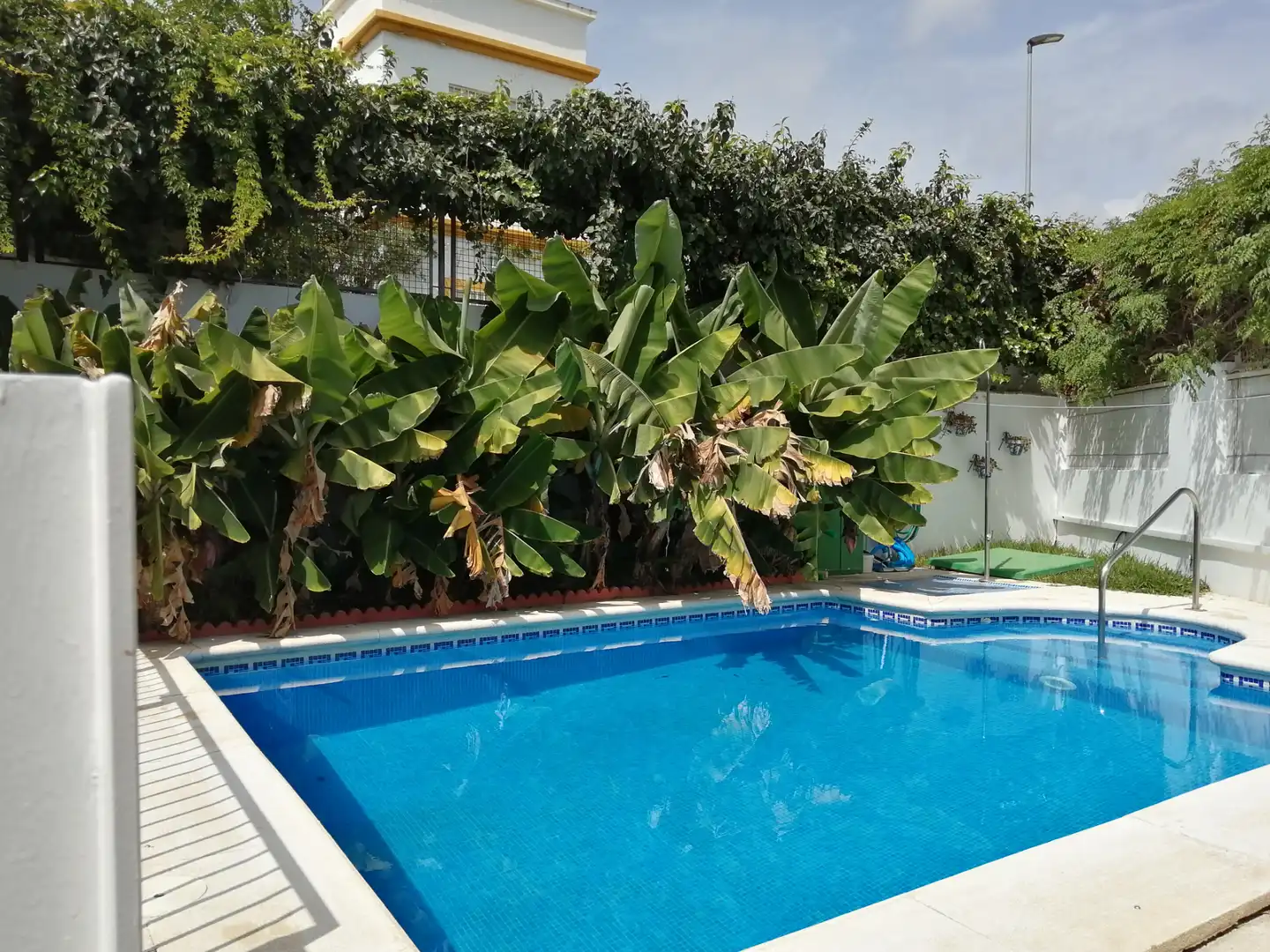 Piscina de Casa adosada en venda en Vélez-Málaga amb Aire condicionat, Calefacció i Jardí privat