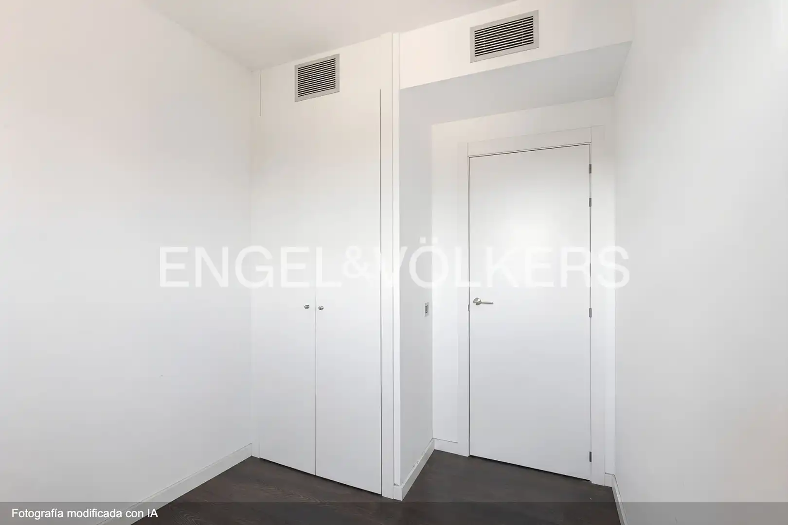 Flat for sale in Barcelona  with Air Conditioner, Heating and Parquet flooring