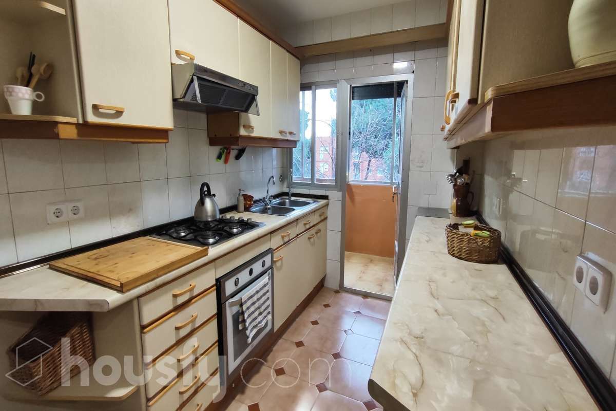 Cuina de Pis de lloguer en  Madrid Capital amb Aire condicionat, Calefacció i Moblat