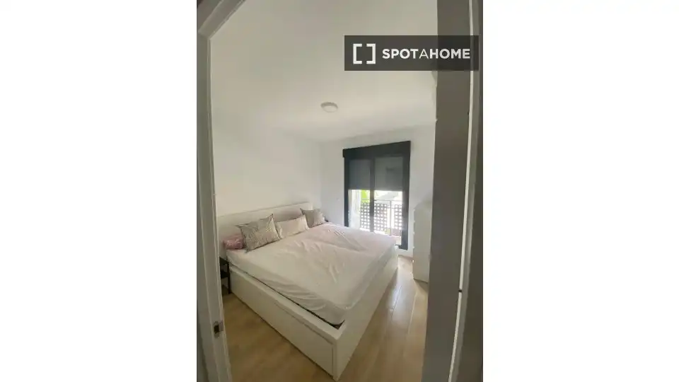Schlafzimmer von Wohnung zur Miete in Madrid mit Klimaanlage, Heizung und Möbliert
