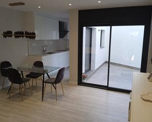 Cuina de Planta baixa de lloguer en Terrassa amb Calefacció, Terrassa i Forn