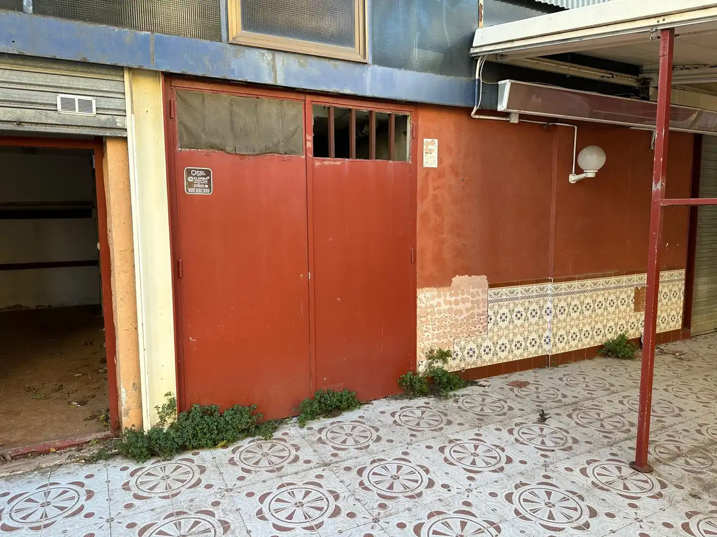 Außenansicht von Geschaftsraum zum Verkauf in Calafell mit Terrasse