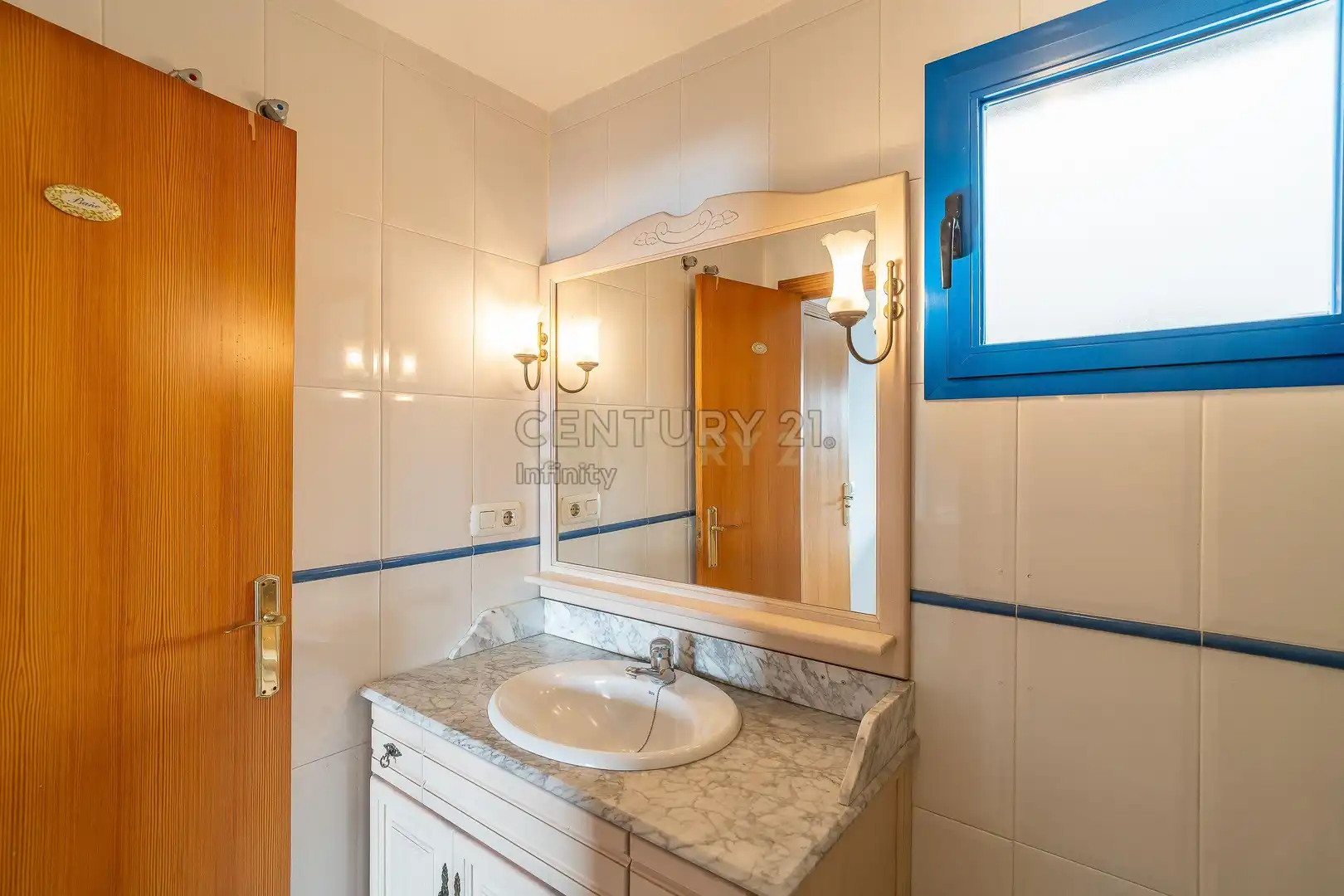 Baño de Apartamento en venta en Estepona con Jardín privado, Horno y Piscina comunitaria