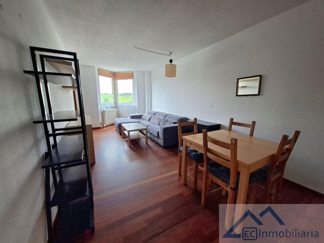 Sala d'estar de Pis en venda en Santa Cruz de Bezana amb Calefacció, Parquet i Terrassa