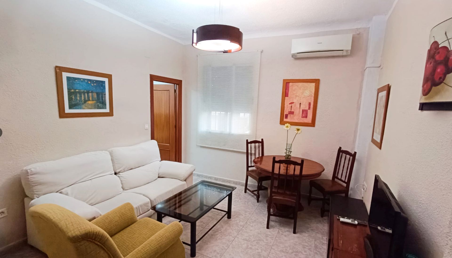 Living room of Flat to rent in  Granada Capital  with Air Conditioner and Furnished