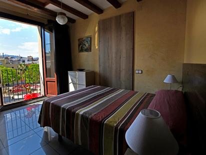 Bedroom of Apartment to share in  Barcelona Capital  with Air Conditioner, Oven and Washing machine