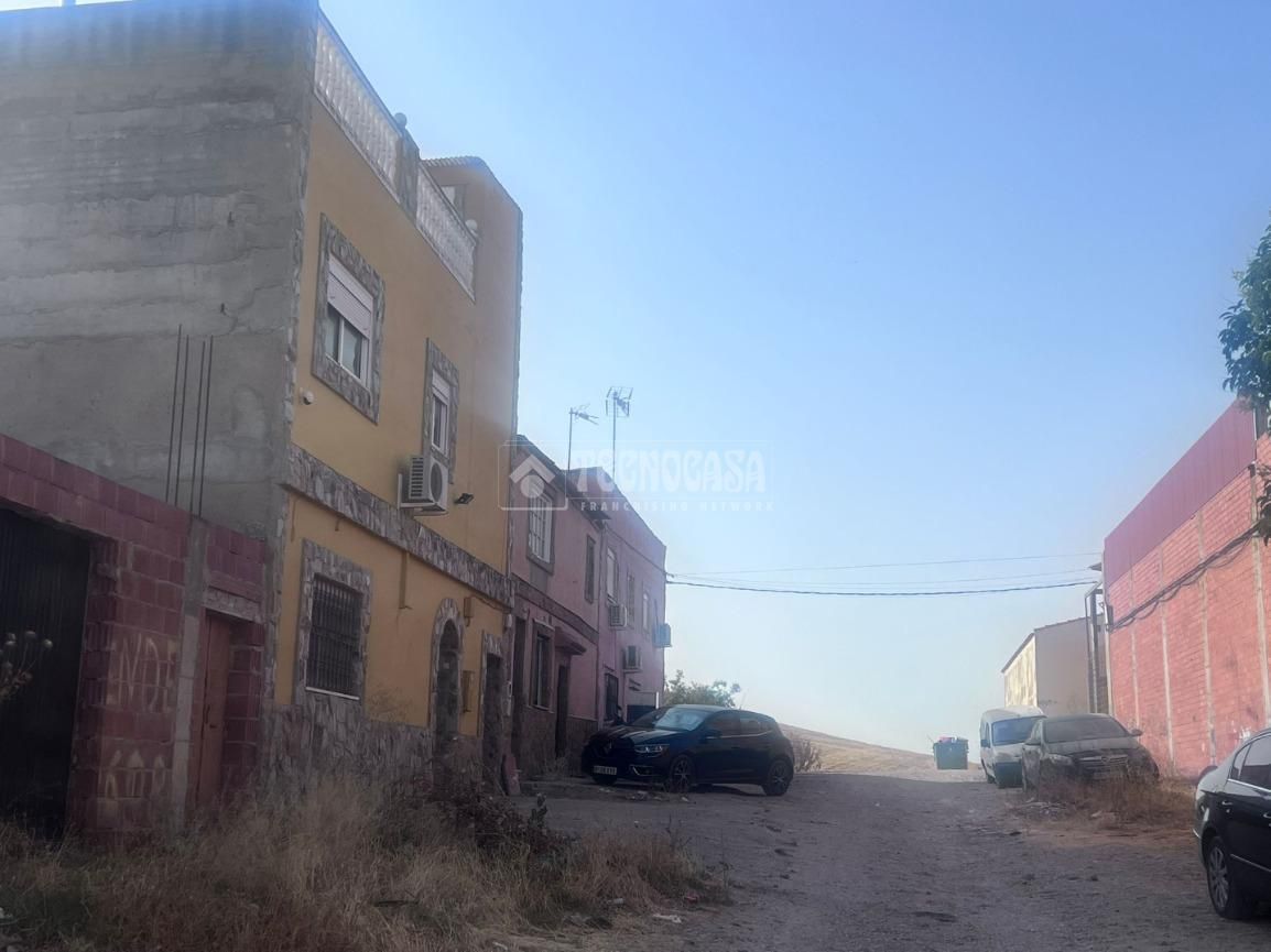 Exterior view of Single-family semi-detached for sale in Badajoz Capital