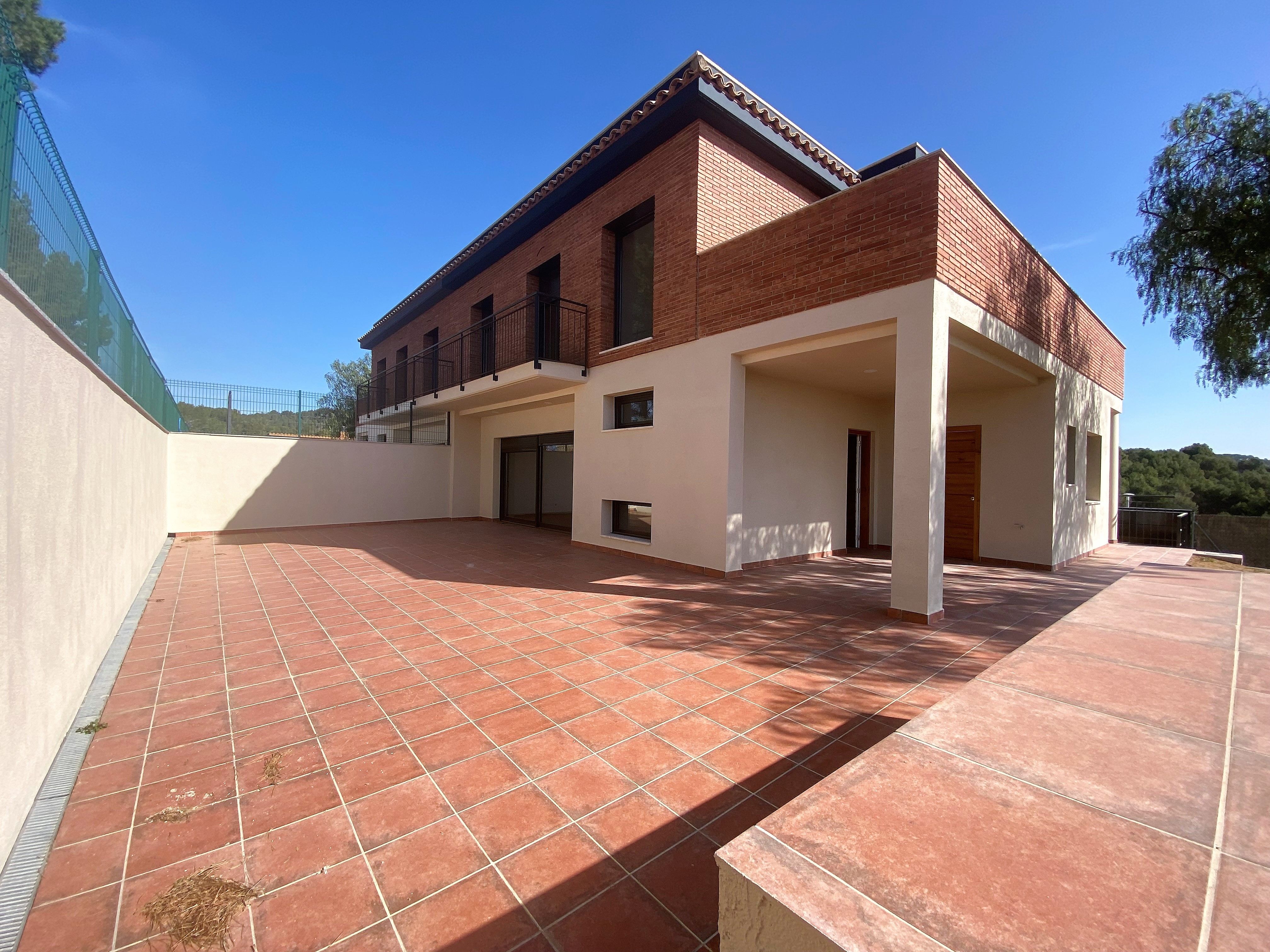 Exterior view of Single-family semi-detached for sale in Rubí  with Heating, Private garden and Terrace
