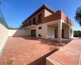 Vista exterior de Casa adosada en venda en Rubí amb Terrassa i Balcó