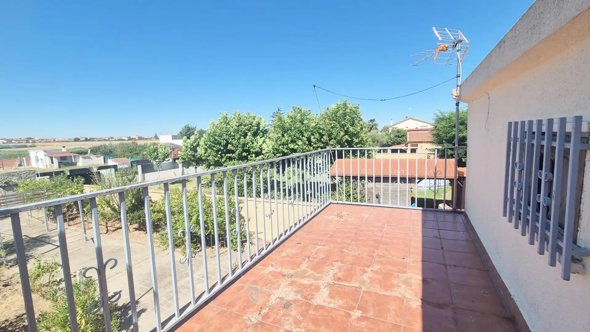 Terrace of Houses for sale in Calvarrasa de Abajo  with Heating, Storage room and Furnished