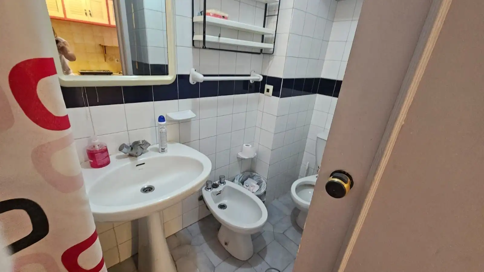 Baño de Estudio en venta en Benalmádena con Terraza y Piscina comunitaria