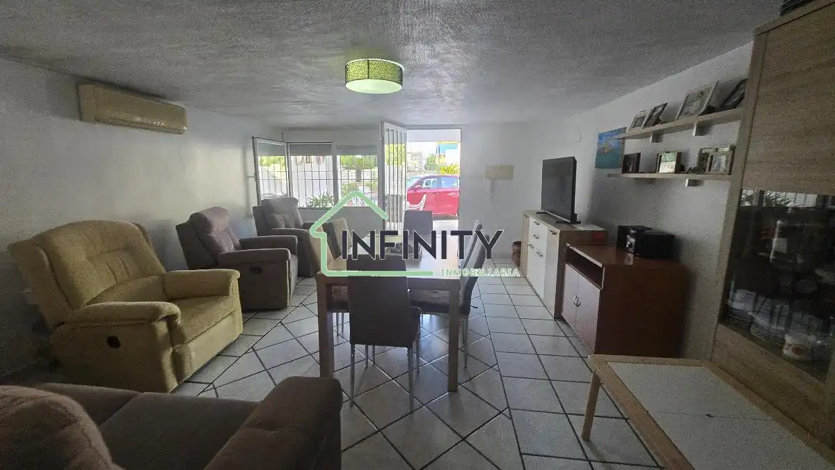 Sala d'estar de Casa o xalet en venda en Oliva amb Aire condicionat, Terrassa i Traster