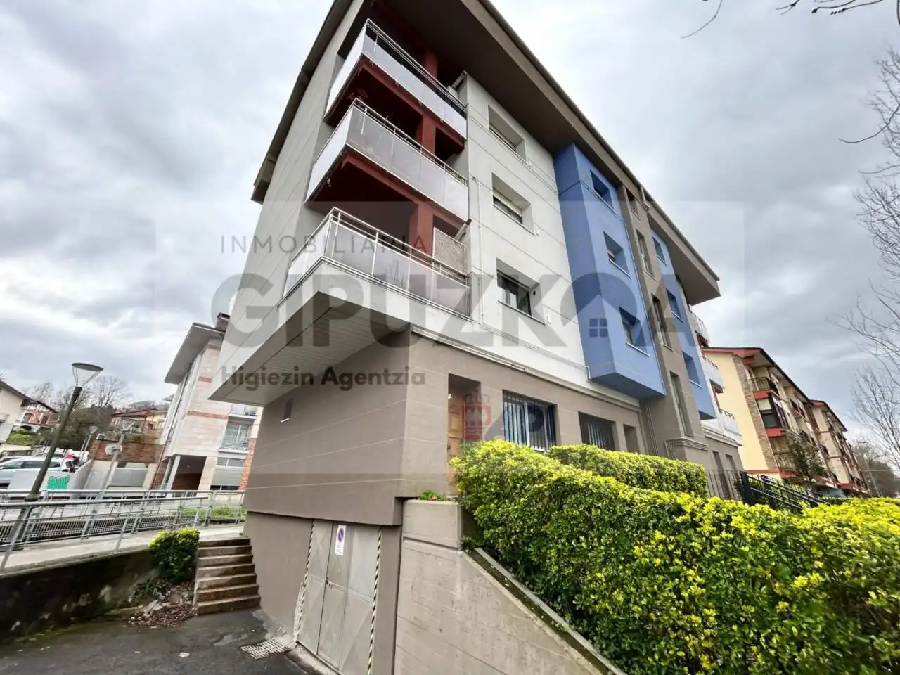 Außenansicht von Garage zum Verkauf in Astigarraga