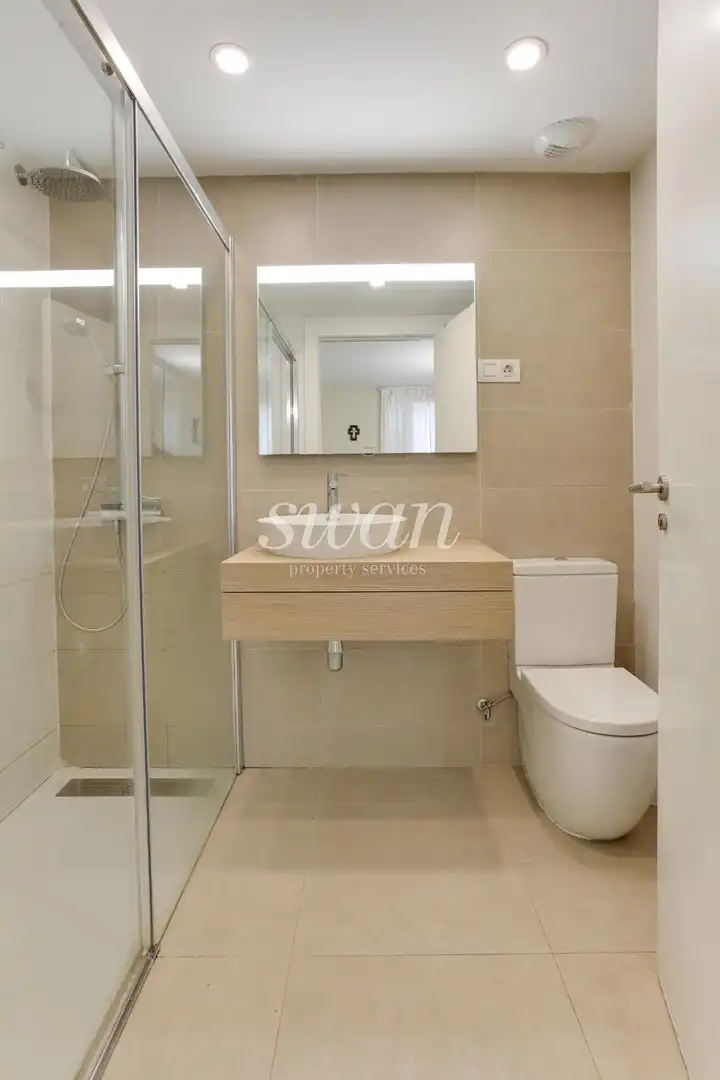 Bathroom of Flat for sale in Sant Cugat del Vallès  with Air Conditioner, Heating and Terrace