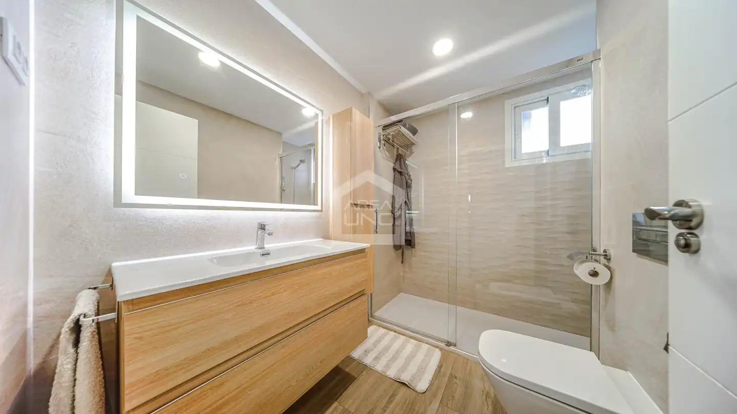 Baño de Piso en venta en Alcorcón con Aire acondicionado, Calefacción y Terraza